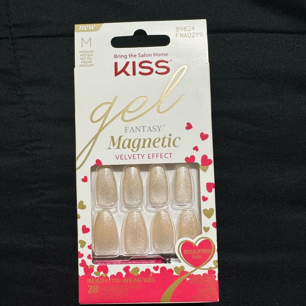 Kiss nails press ons. Brand new!